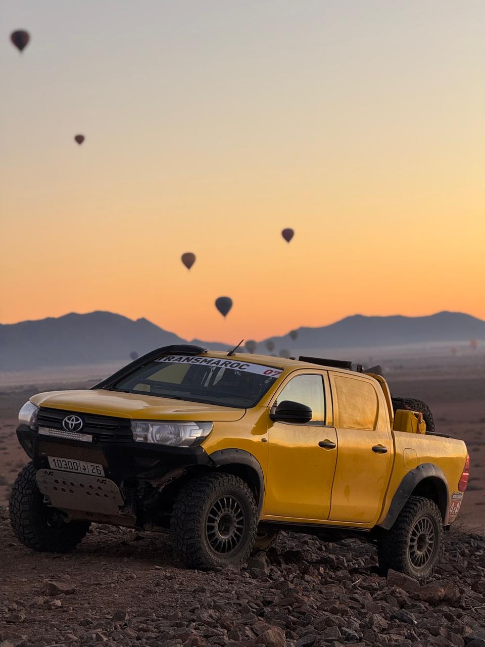 Lever de soleil magique en 4x4 avec vue sur les montgolfières à Marrakech